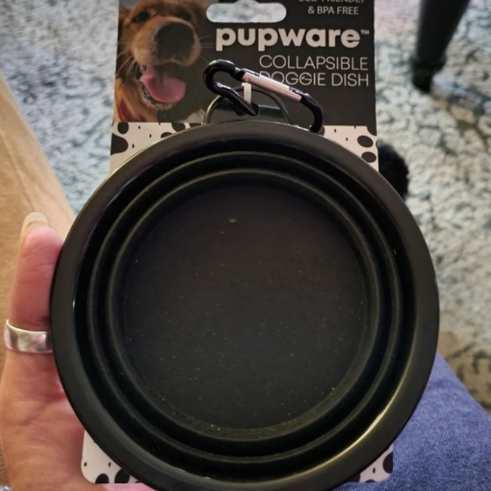 Pupware portable, collapsable dog dish, medium dog shirt-pink/black